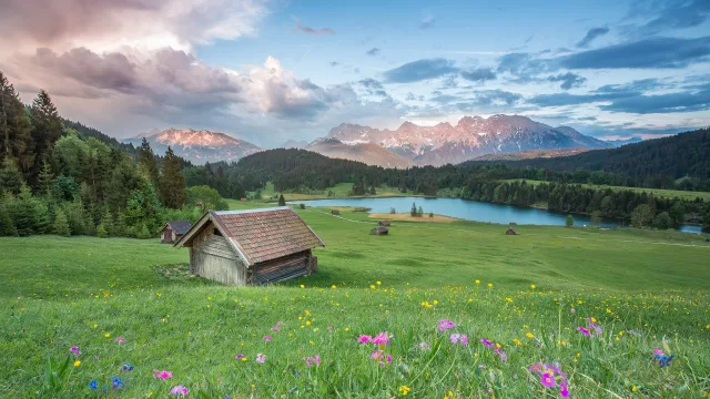 山间小屋风景图