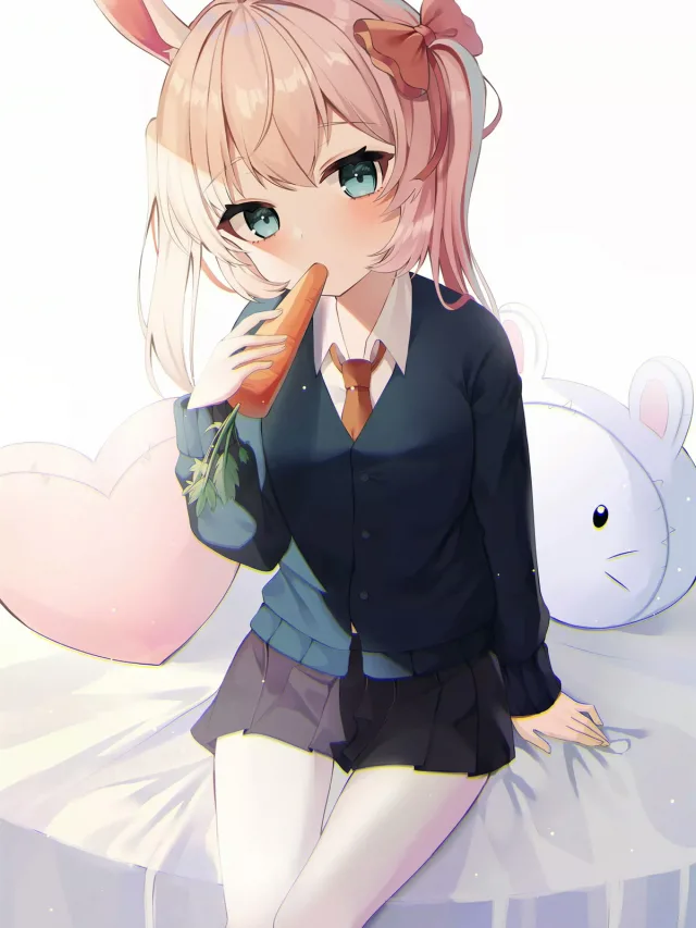 兔耳少女吃胡萝卜