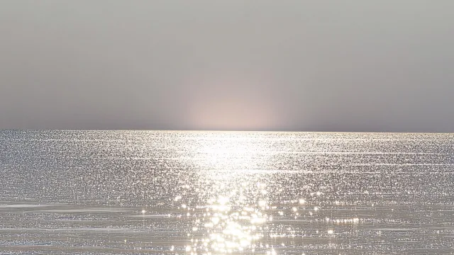海光闪耀波光