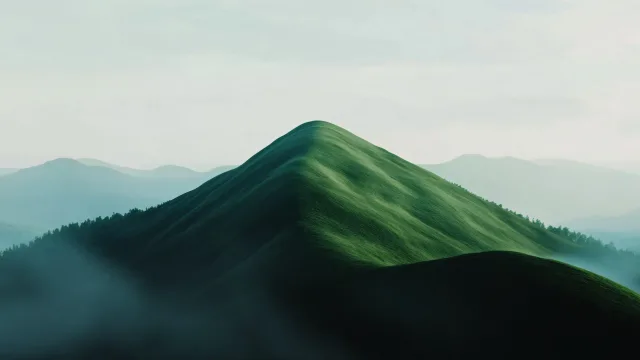青山云雾缭绕