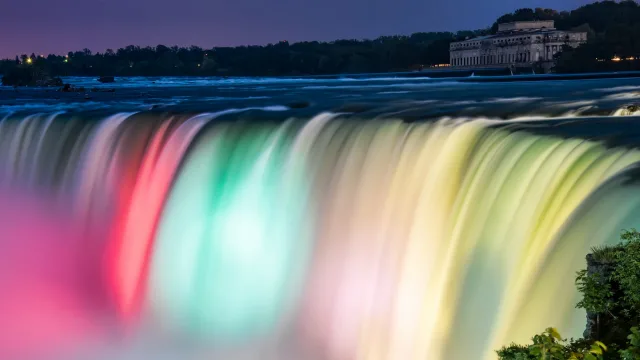 彩虹瀑布夜景