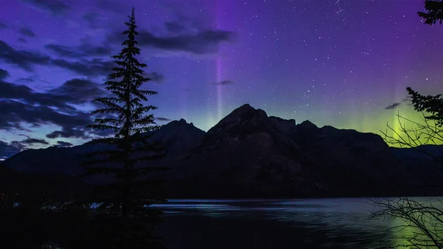 极光映山湖