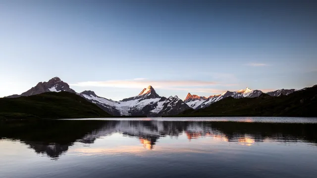 雪山倒影湖
