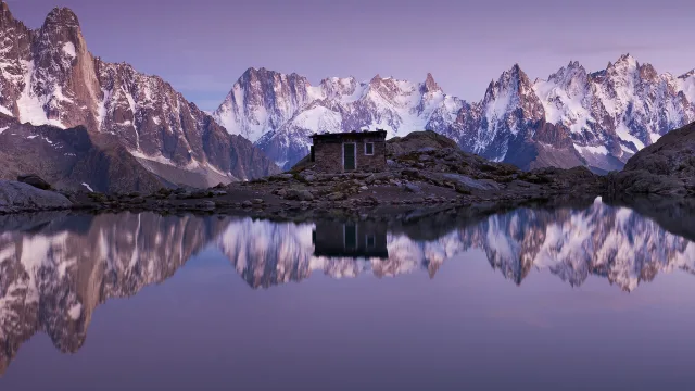 雪山倒影湖