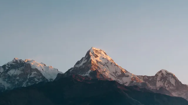 雪山日落时分