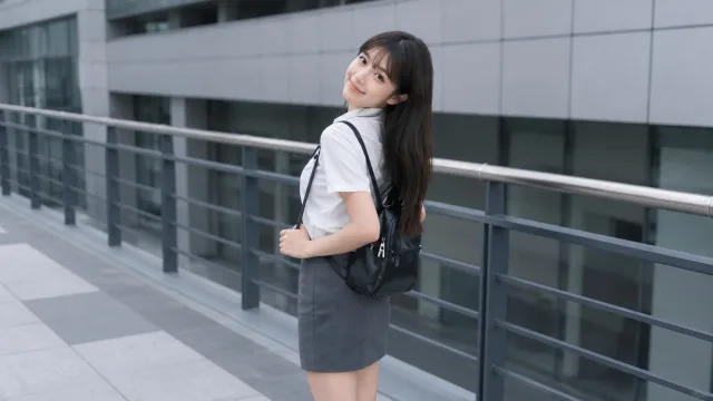 都市回眸清新少女