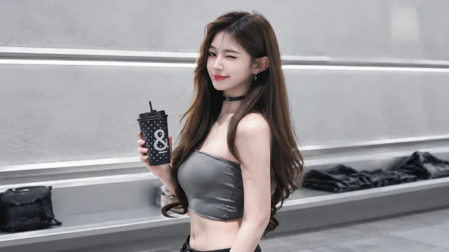 银灰潮流美人