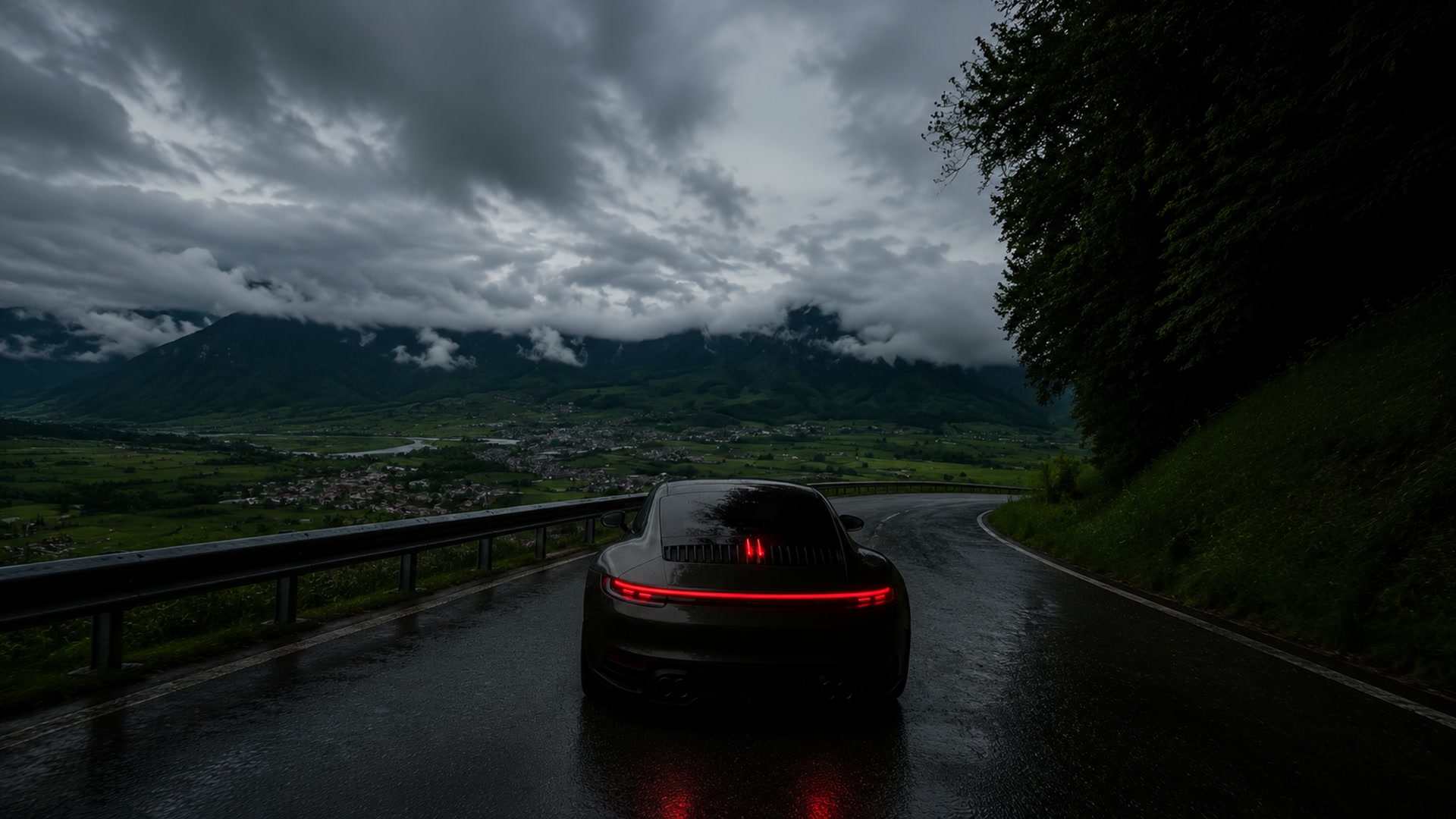 雨夜山路追光