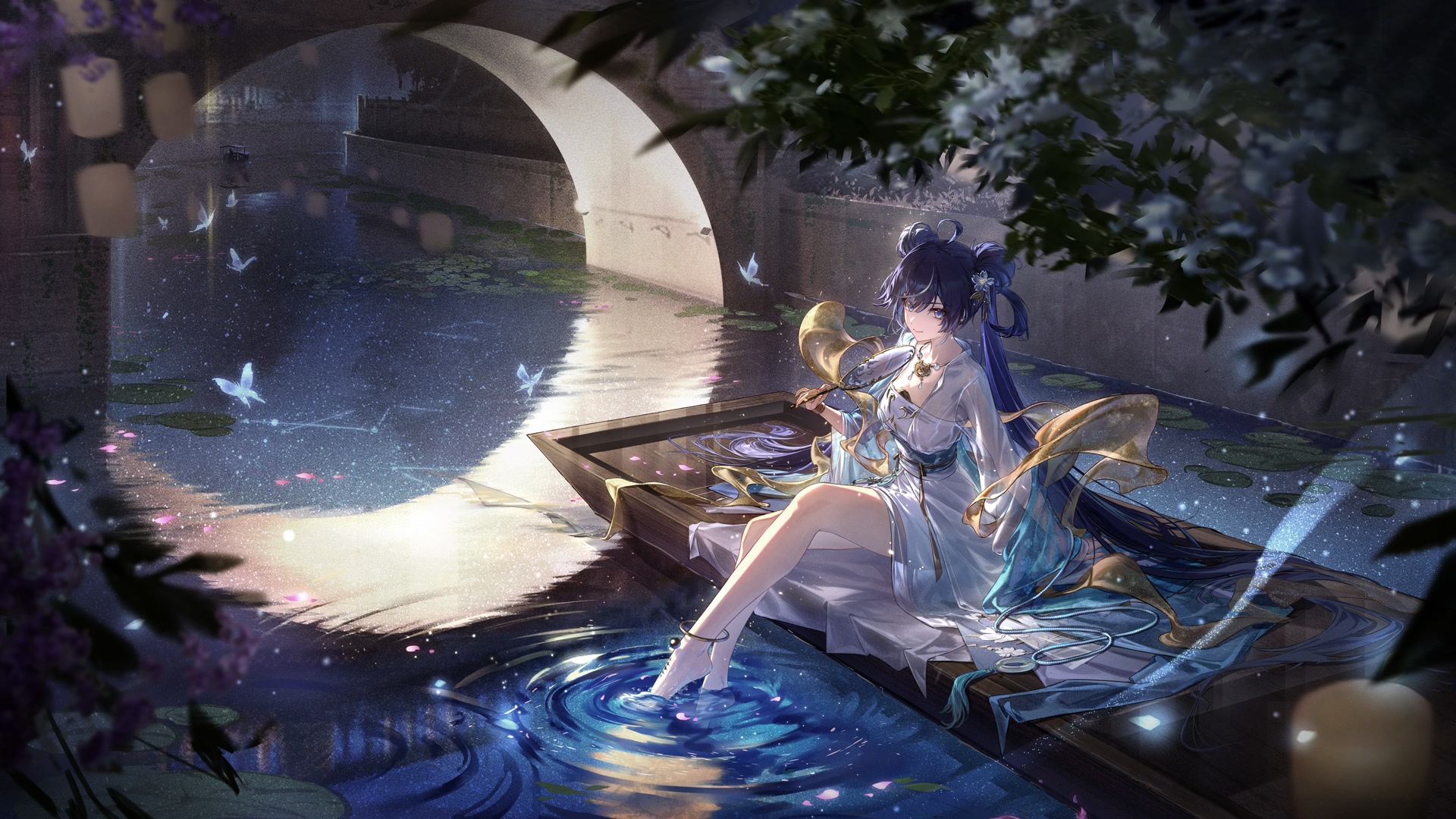 蓝发少女坐船中