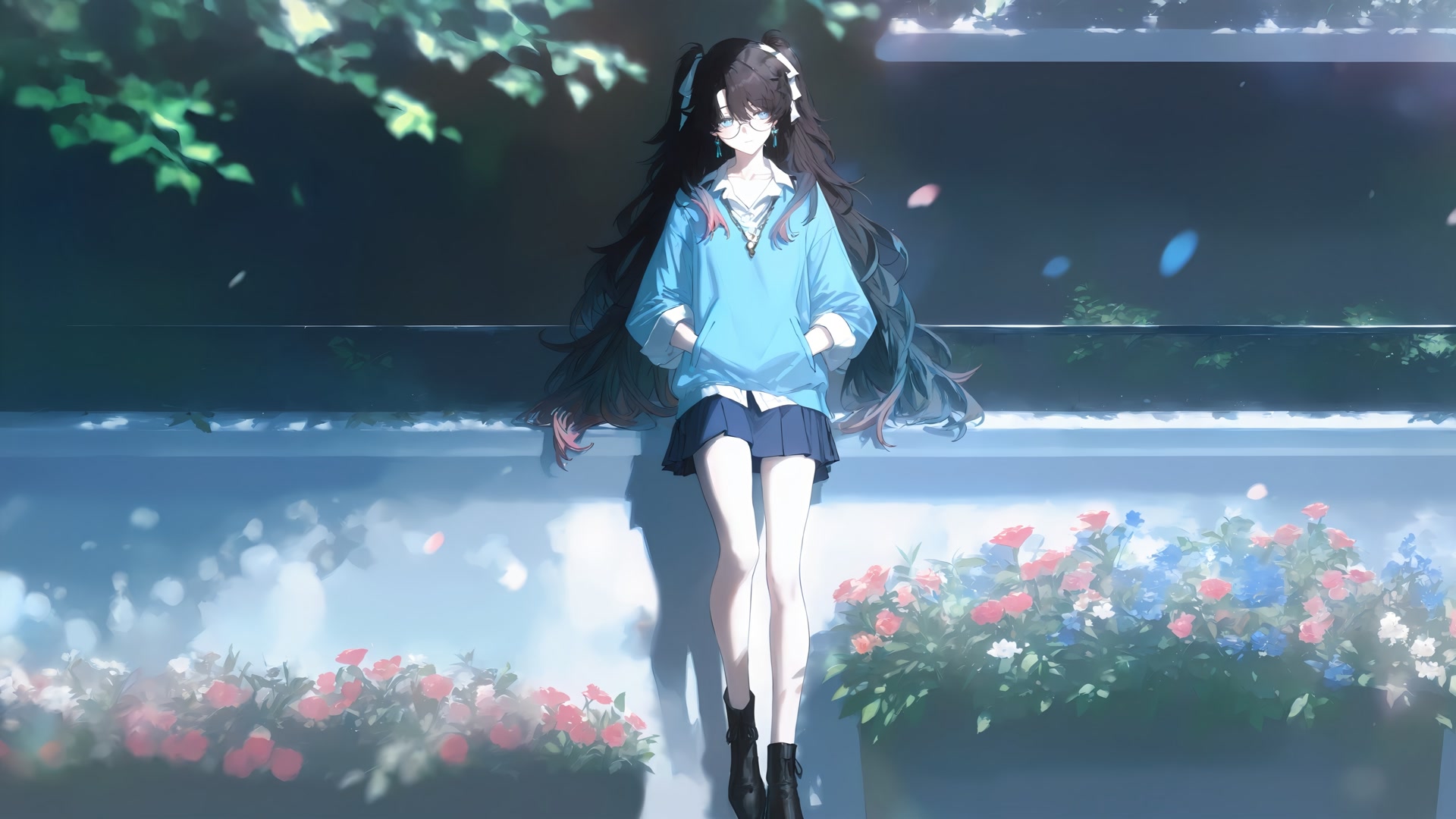 蓝衣少女花旁