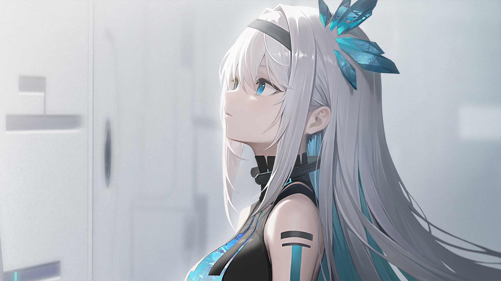 银发蓝眸少女