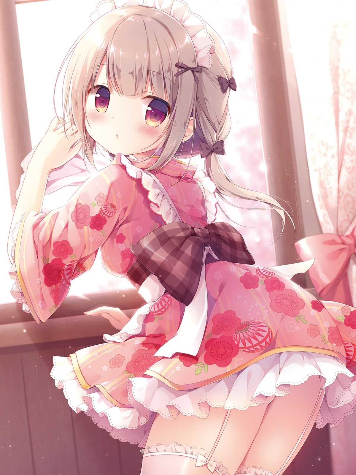 樱花少女窗边
