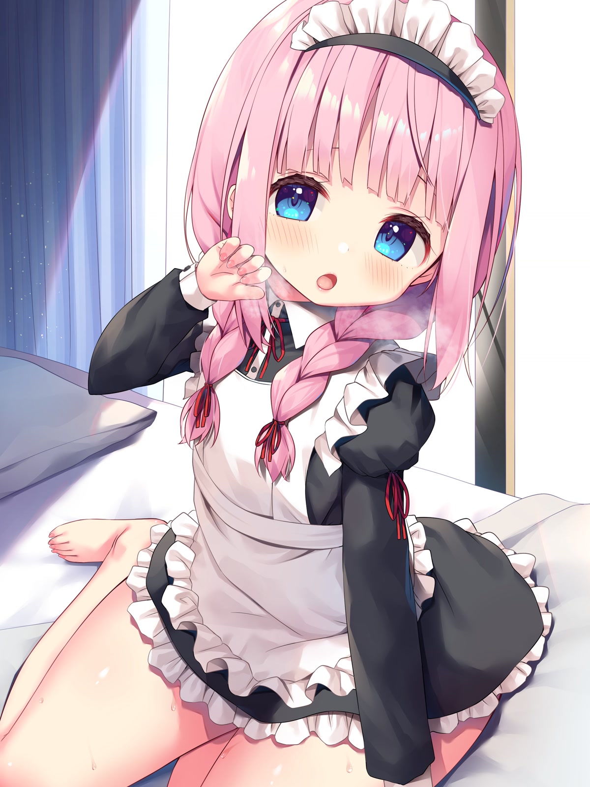粉发女仆少女