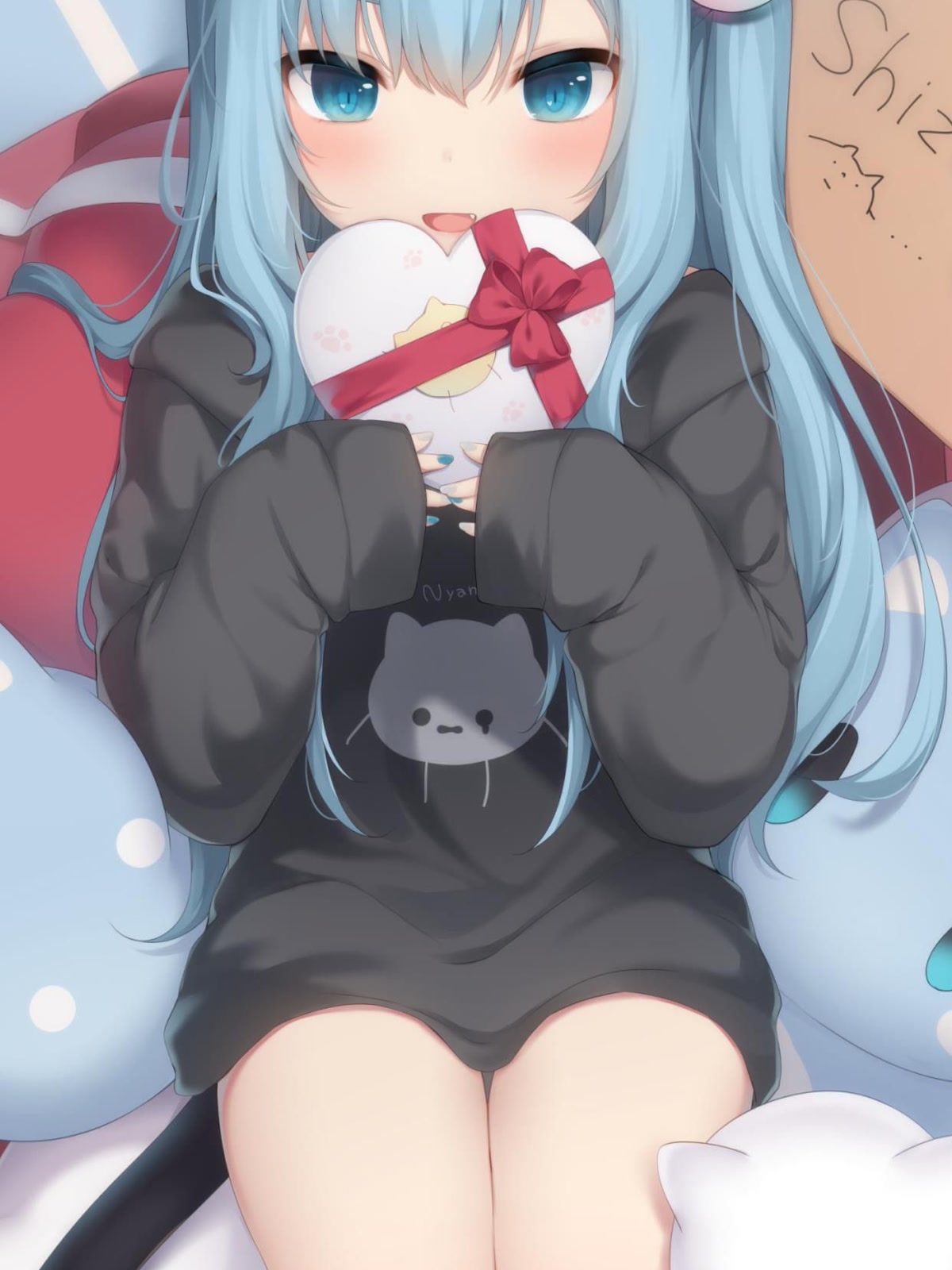 蓝发猫耳少女抱猫