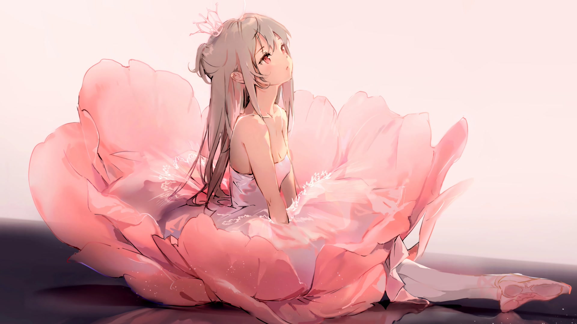 粉裙少女静坐